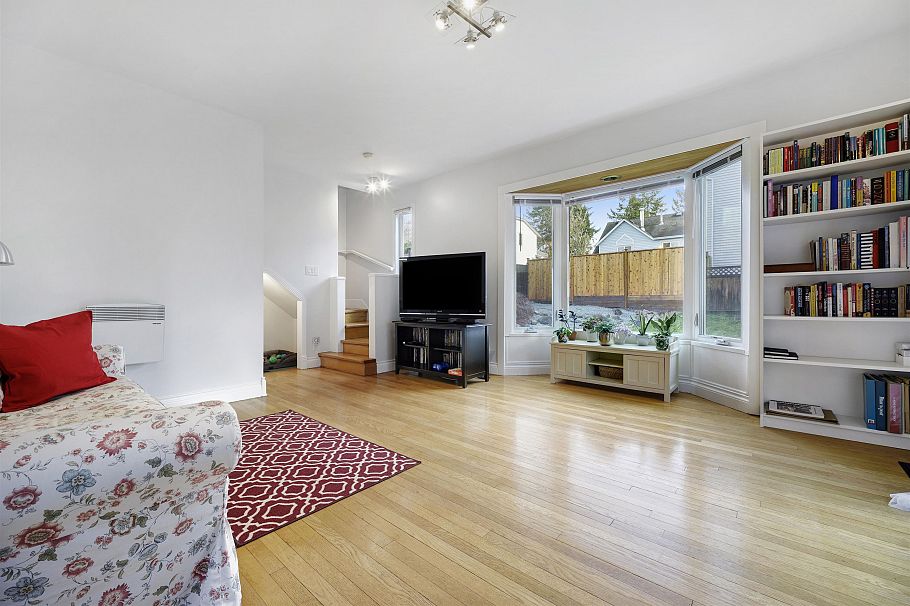 828 Nicolum Court North Vancouver, BC - 11