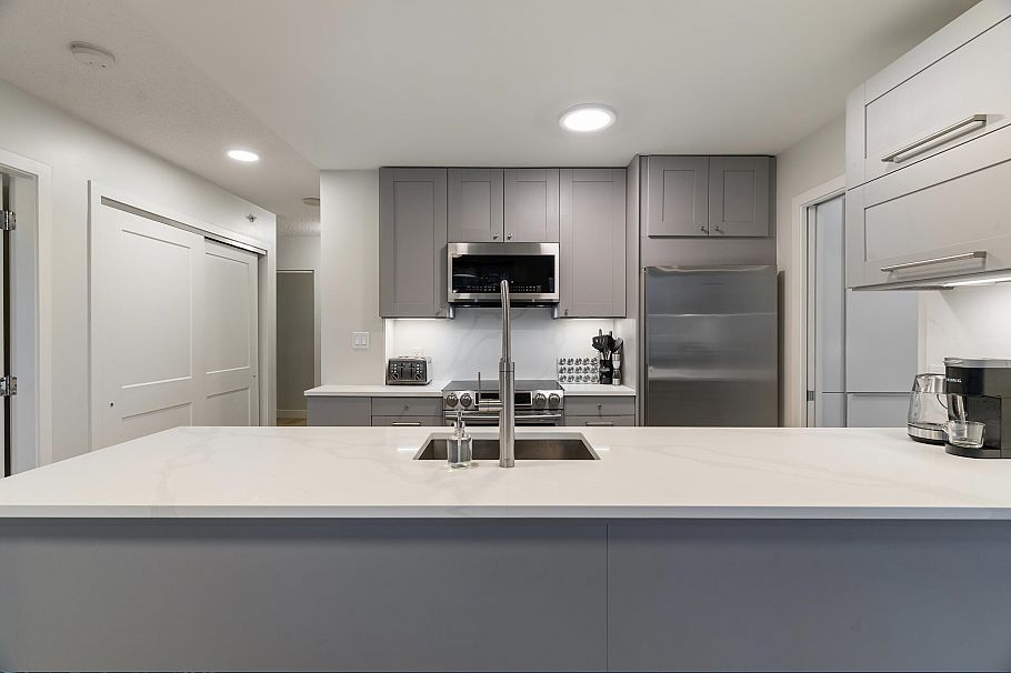 2107 689 Abbott Street Vancouver, BC - 3