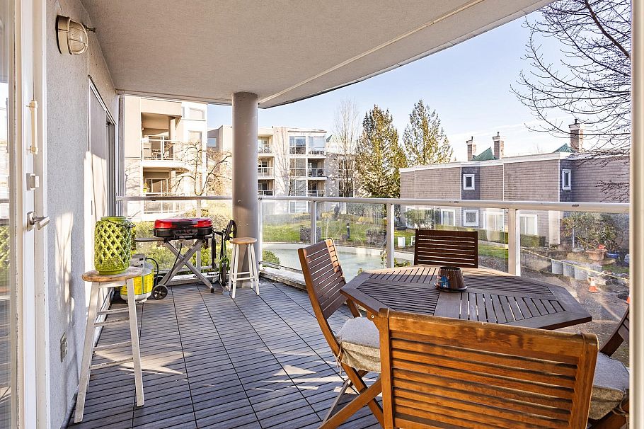 212 8460 Jellicoe Street Vancouver, BC - 26