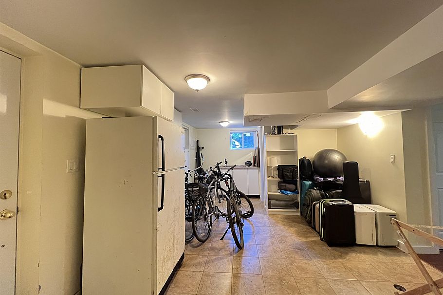 2080 W 33rd Avenue Vancouver, BC - 39