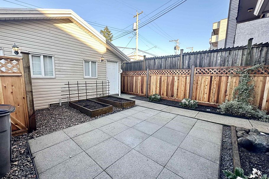 2151 Triumph Street Vancouver, BC - 24