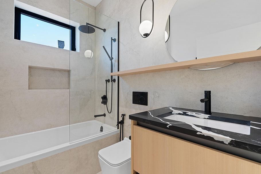 2111 E 46th Avenue Vancouver, BC - 22