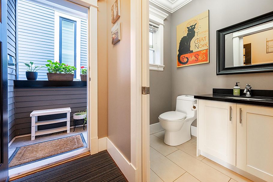 1368 E 13th Avenue Vancouver, BC - 19