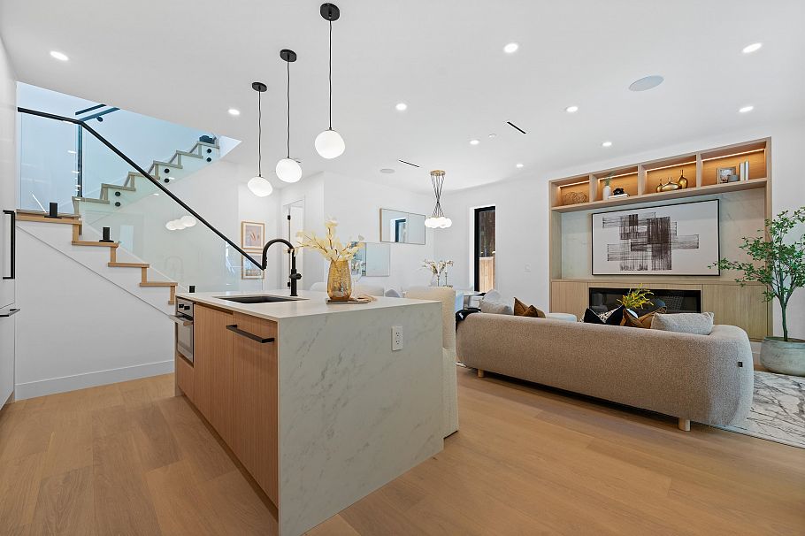 1 2858 W 12th Avenue Vancouver, BC - 2