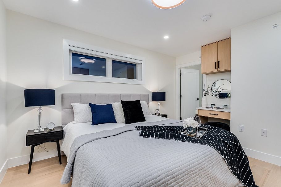 1 5459 Rhodes Street Vancouver, BC - 13