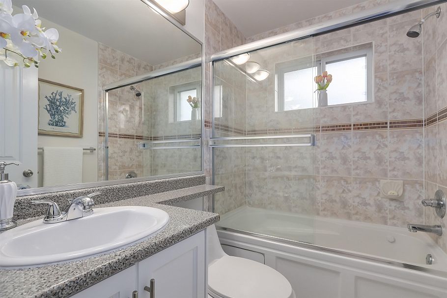 2151 Triumph Street Vancouver, BC - 21