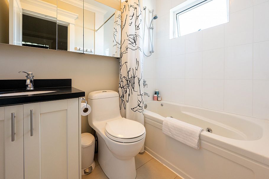 1368 E 13th Avenue Vancouver, BC - 29