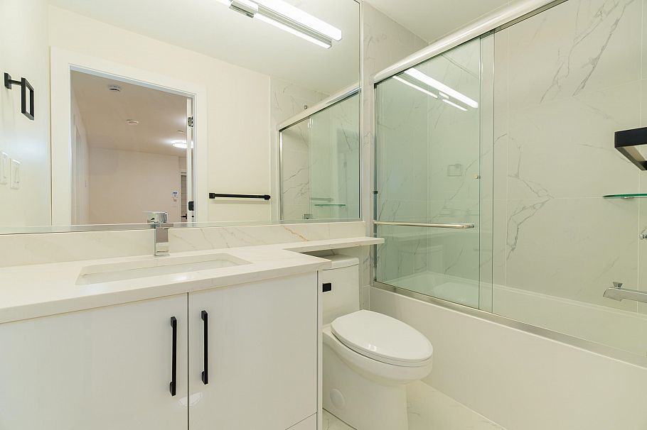 1554 W 66th Avenue Vancouver, BC - 18