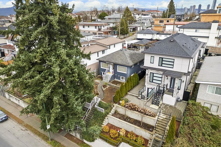 2168 Renfrew Street Vancouver, BC - 6
