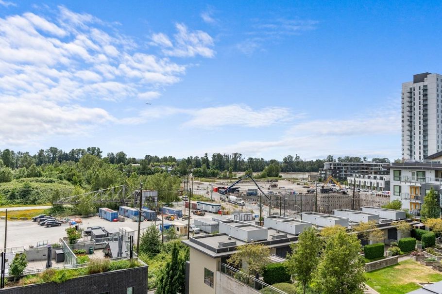 701 3538 Sawmill Crescent Vancouver, BC - 1