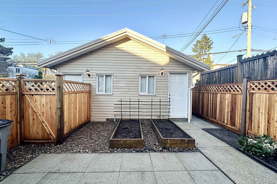 2151 Triumph Street Vancouver, BC - 23