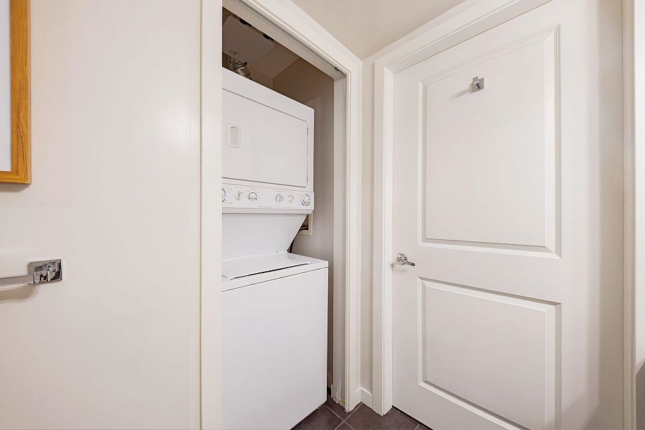 701 1068 W Broadway Vancouver, BC - 14