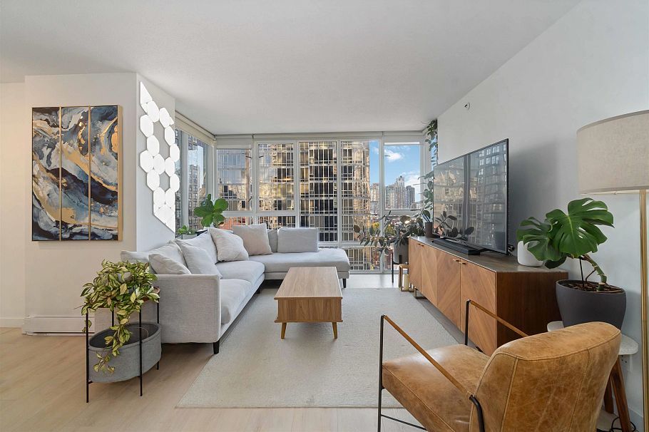 1303 930 Cambie Street Vancouver, BC - 1