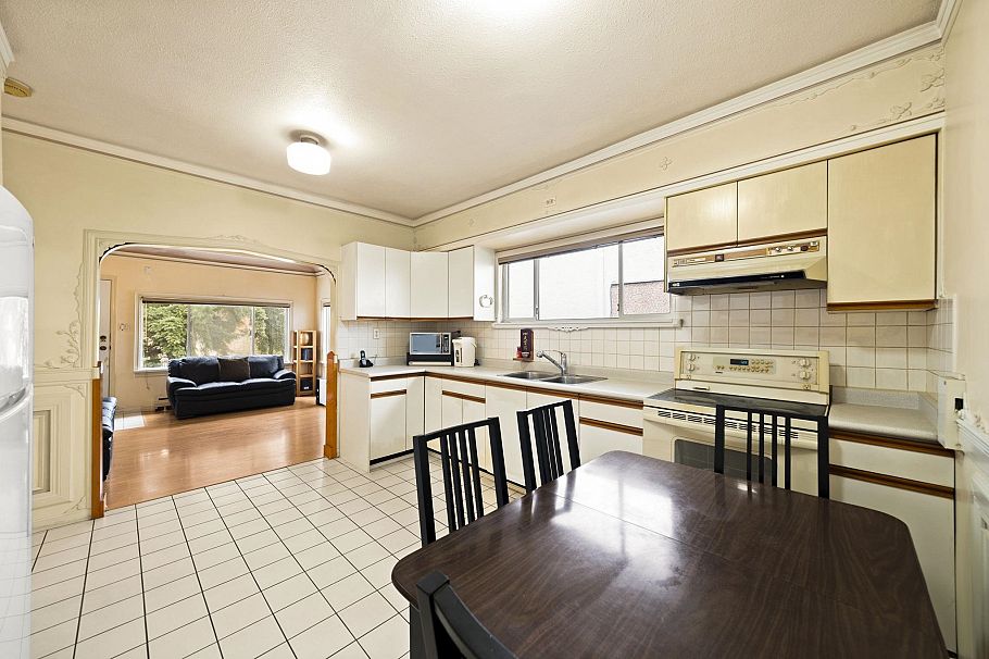 2168 Renfrew Street Vancouver, BC - 15