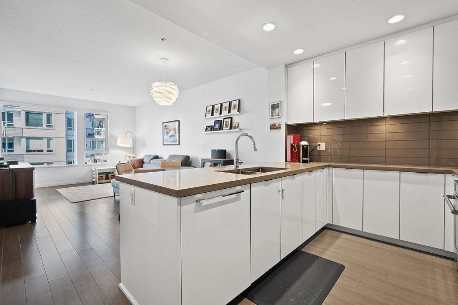 328 255 W 1st Street North Vancouver, BC - 2