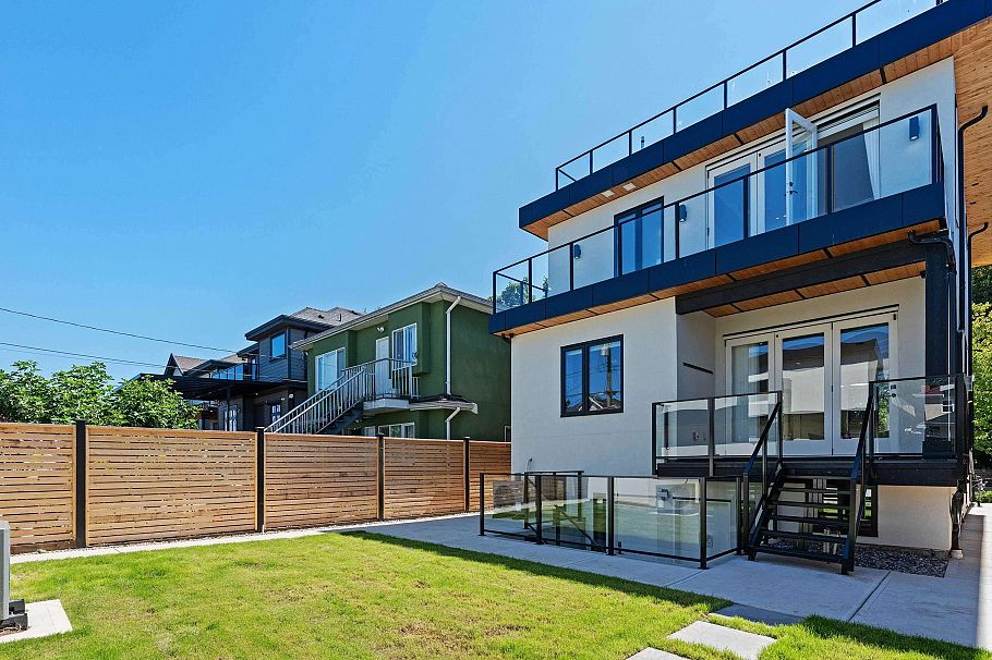 2111 E 46th Avenue Vancouver, BC - 29