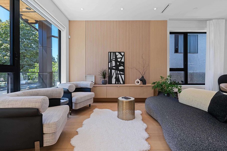 2111 E 46th Avenue Vancouver, BC - 4