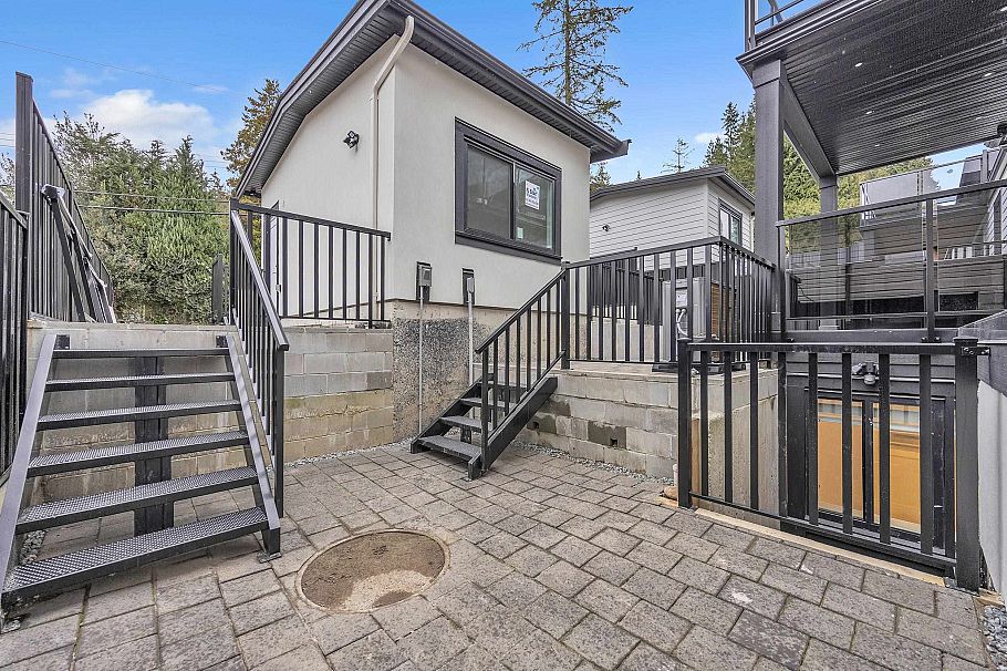 812 Montroyal Boulevard North Vancouver, BC - 39