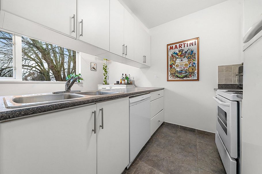 401 33 N Templeton Drive Vancouver, BC - 5