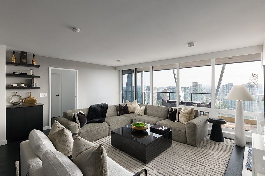 2504 1111 Richards Street Vancouver, BC - 2