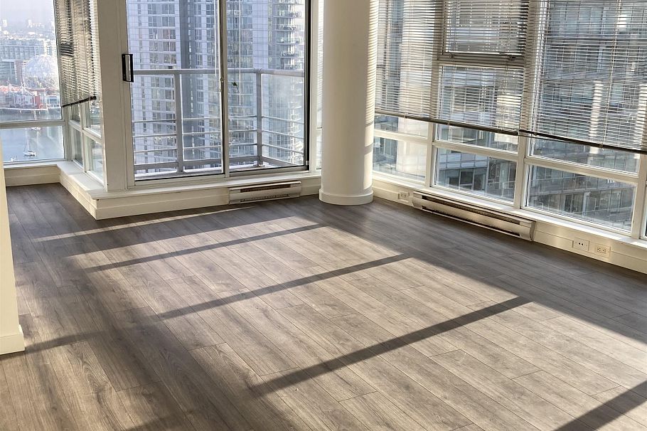 2505 131 Regiment Square Vancouver, BC - 2