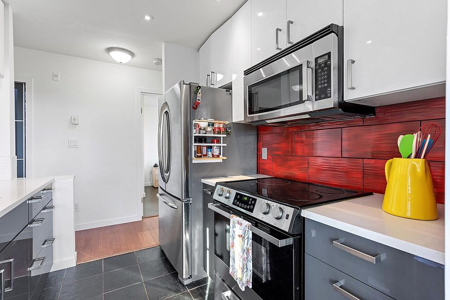 212 8460 Jellicoe Street Vancouver, BC - 15