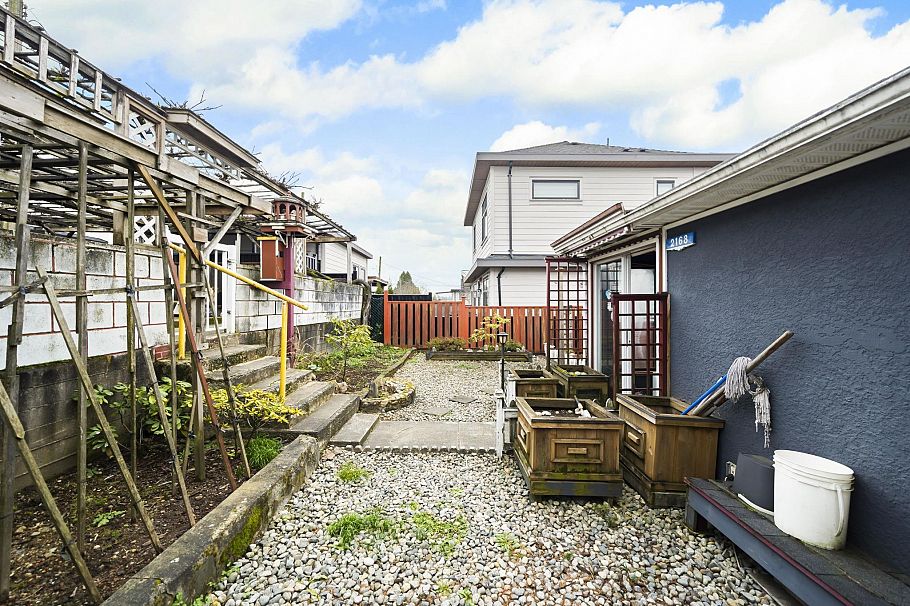 2168 Renfrew Street Vancouver, BC - 27