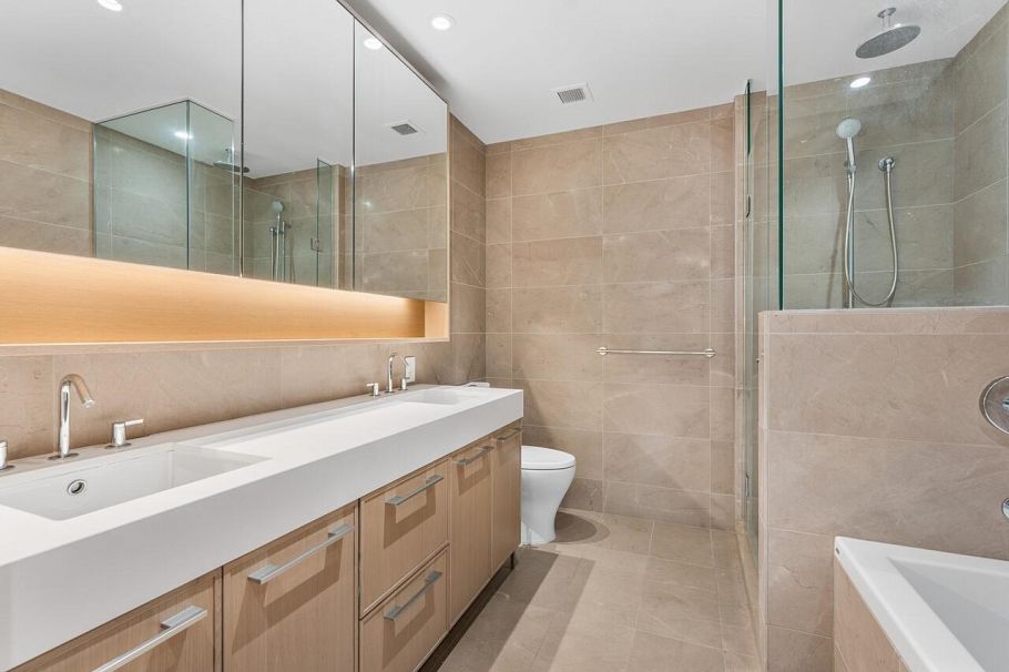 302 3220 Connaught Crescent North Vancouver, BC - 13