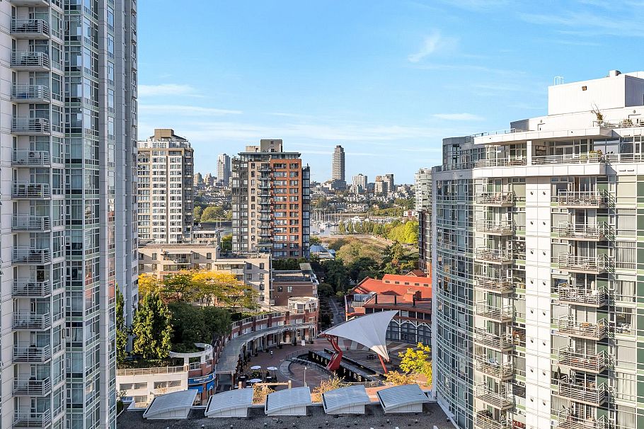 1608 198 Aquarius Mews Vancouver, BC - 22