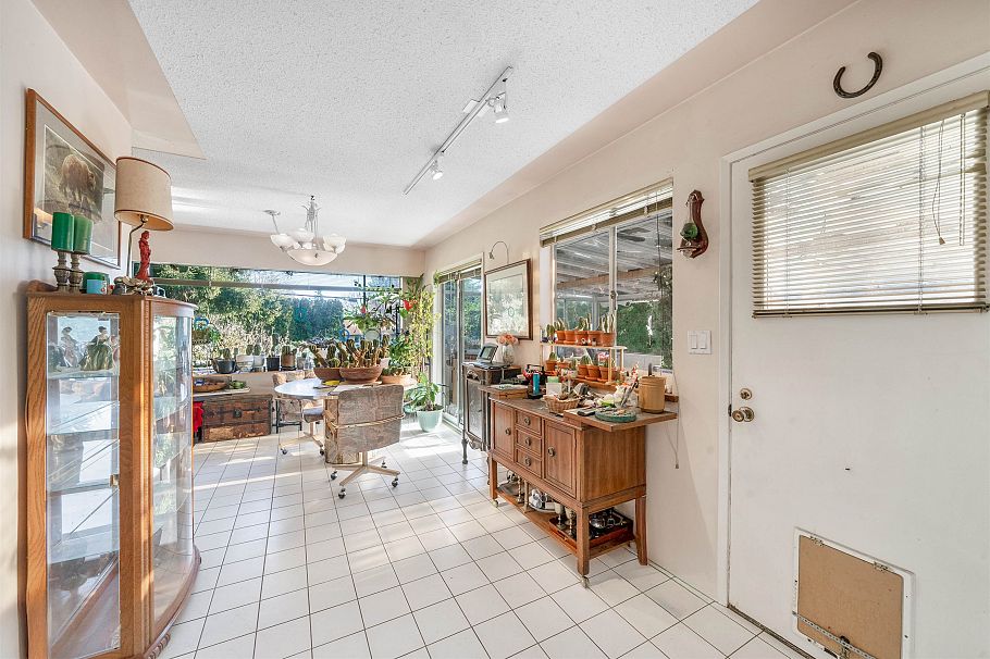 2285 Viewlynn Drive North Vancouver, BC - 6