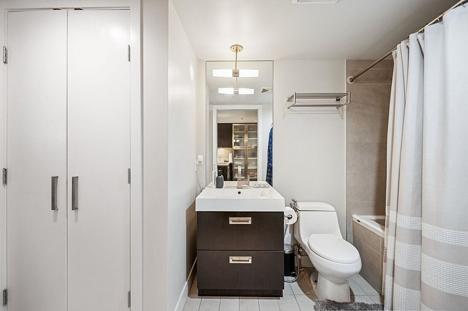 301 1055 Richards Street Vancouver, BC - 16