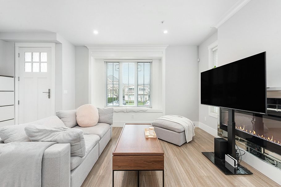 2496 Brock Street Vancouver, BC - 3