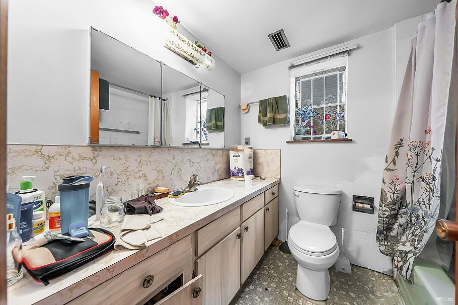 744 E 19th Avenue Vancouver, BC - 18