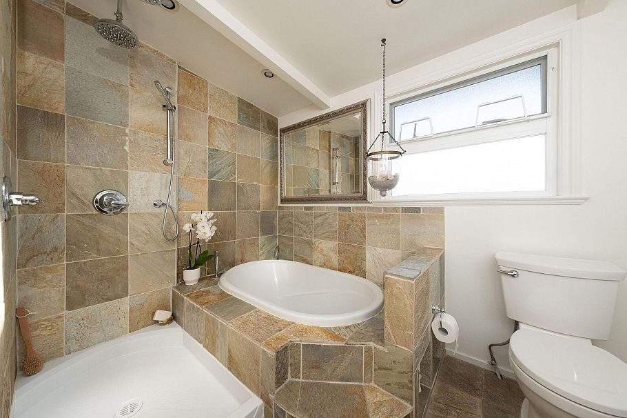 A27 415 W Esplanade Avenue North Vancouver, BC - 28