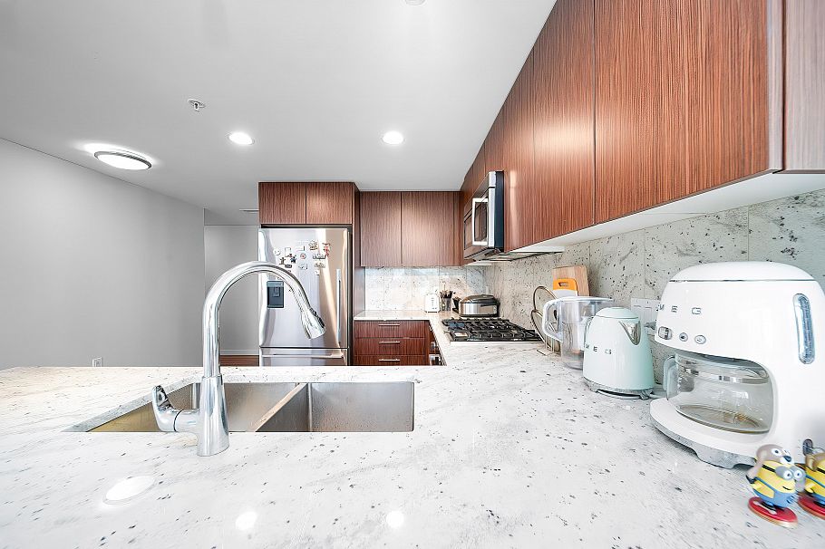 809 8699 Hazelbridge Way Richmond, BC - 5