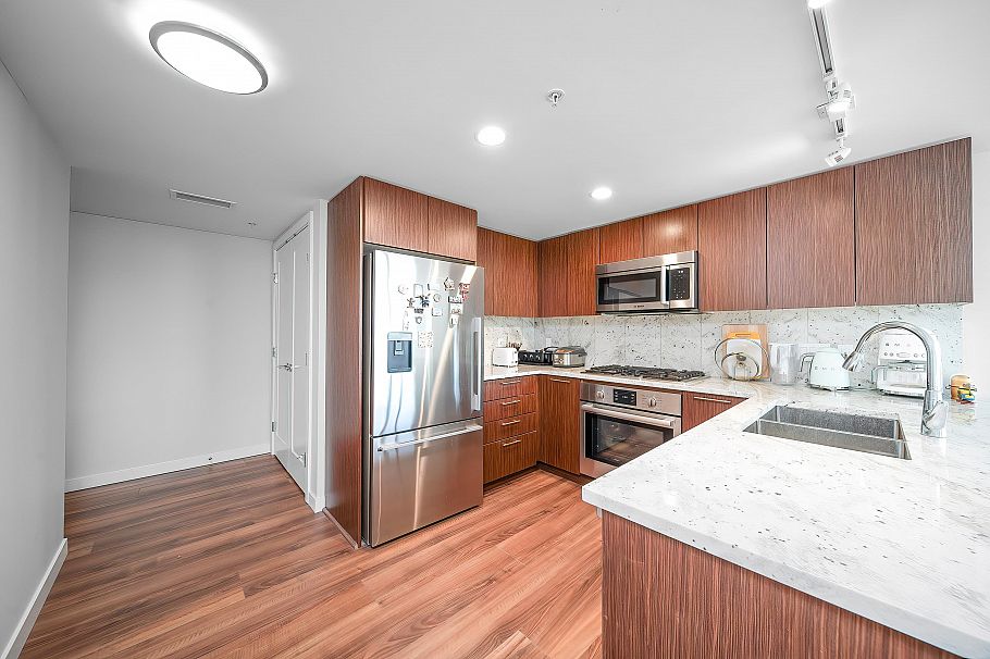 809 8699 Hazelbridge Way Richmond, BC - 4