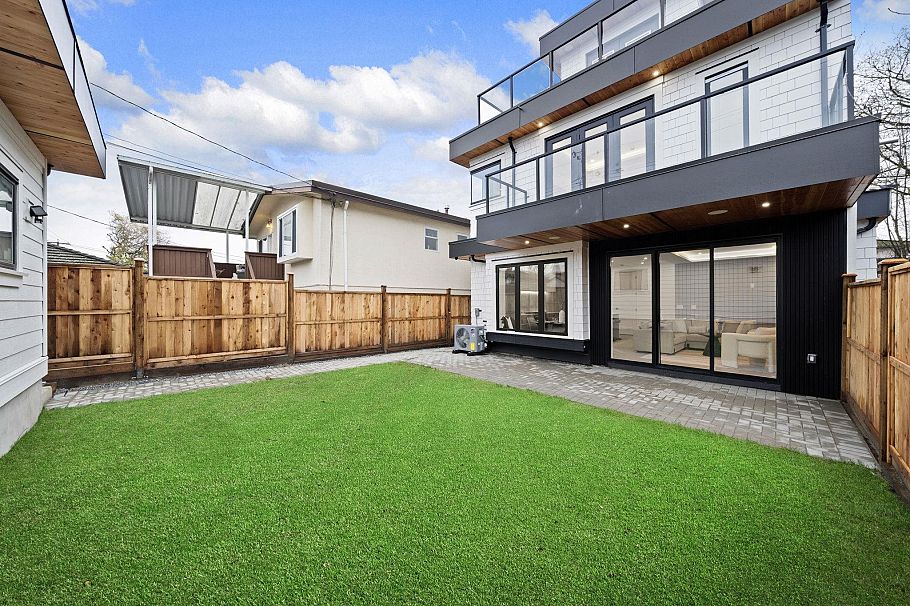 2 1967 E 13th Avenue Vancouver, BC - 34