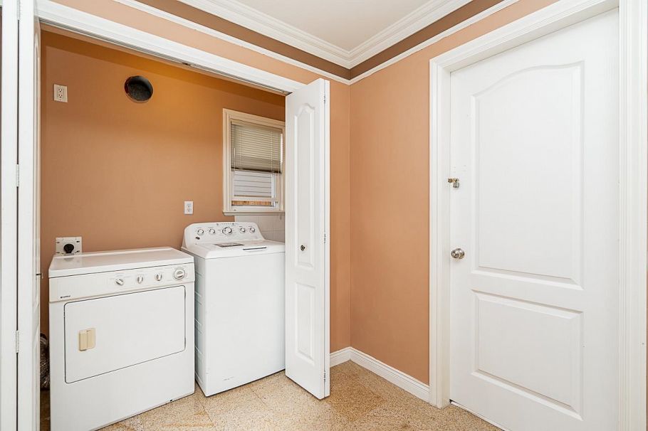 2887 E Georgia Street Vancouver, BC - 22