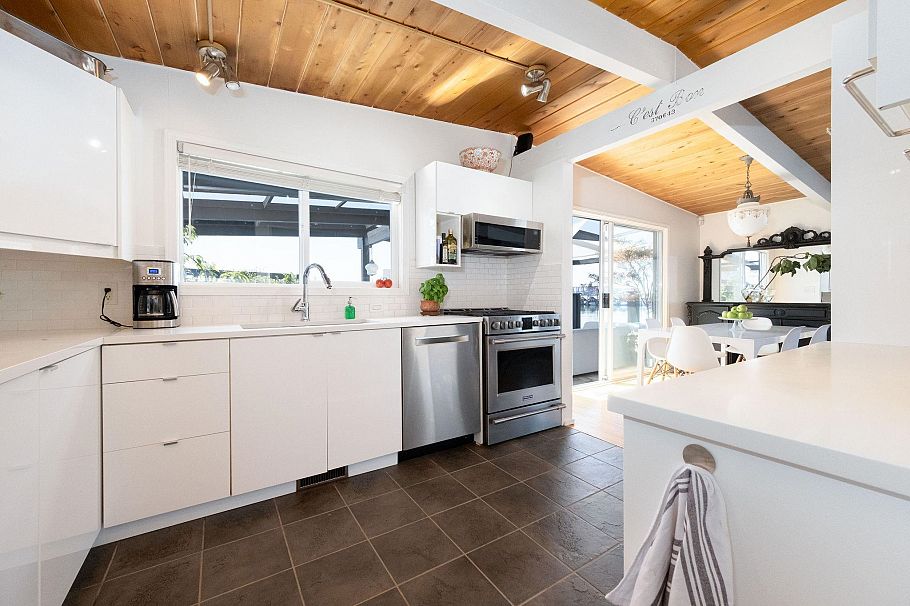 A27 415 W Esplanade Avenue North Vancouver, BC - 18