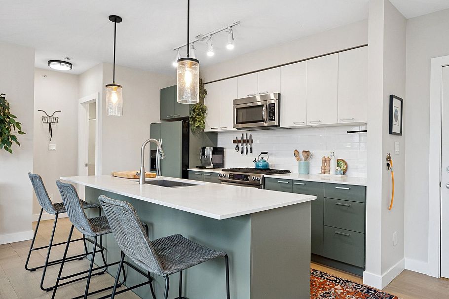 403 1330 Marine Drive North Vancouver, BC - 10