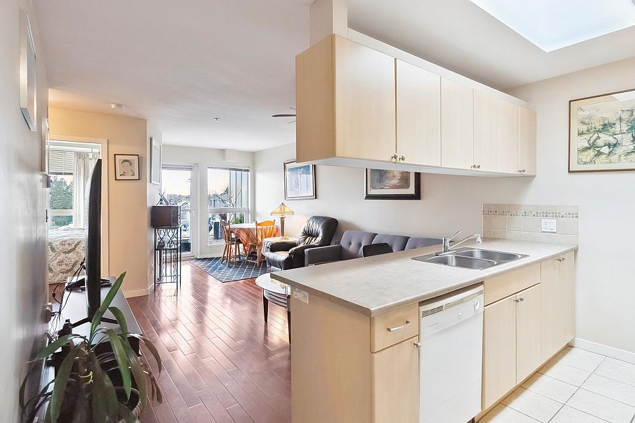 416 2891 E Hastings Street Vancouver, BC - 3