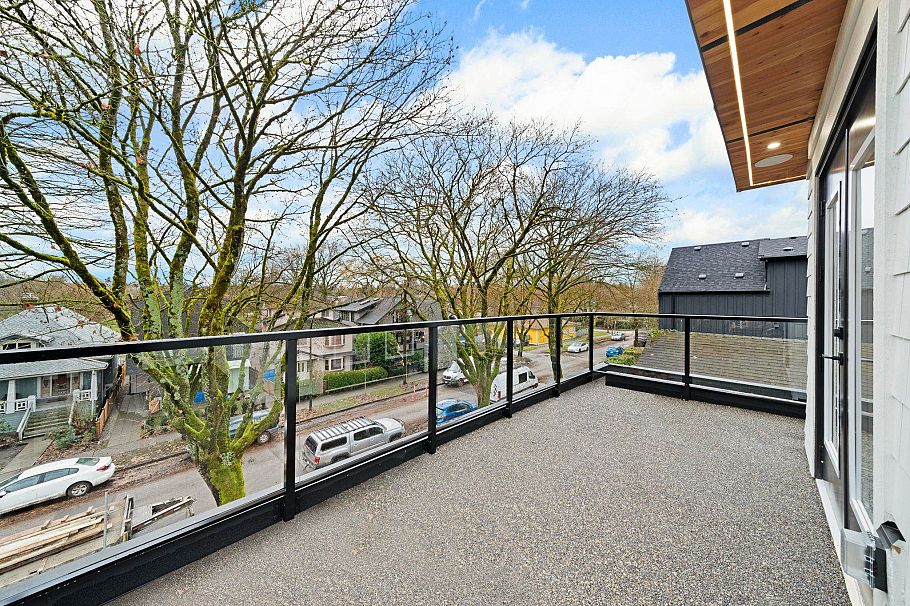 1 1967 E 13th Avenue Vancouver, BC - 32