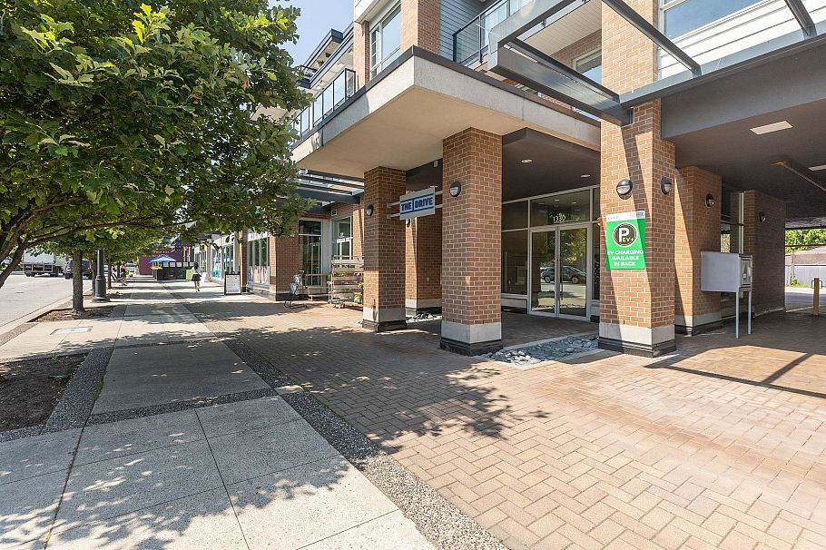 403 1330 Marine Drive North Vancouver, BC - 3