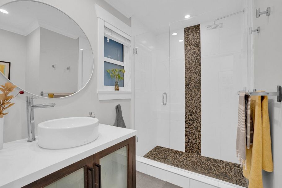 614 E 14th Avenue Vancouver, BC - 15