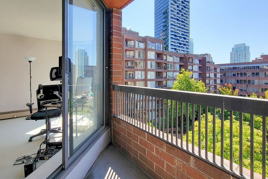 512 950 Drake Street Vancouver, BC - 12