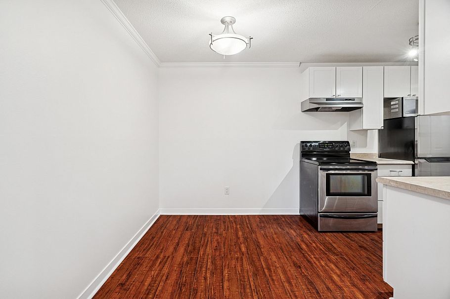 111 3787 W 4th Avenue Vancouver, BC - 9