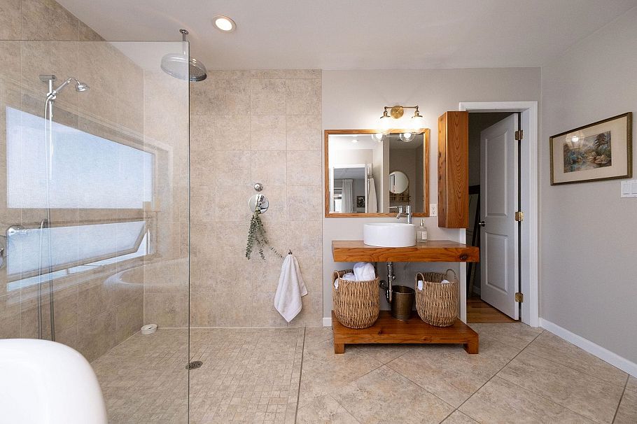 A27 415 W Esplanade Avenue North Vancouver, BC - 7