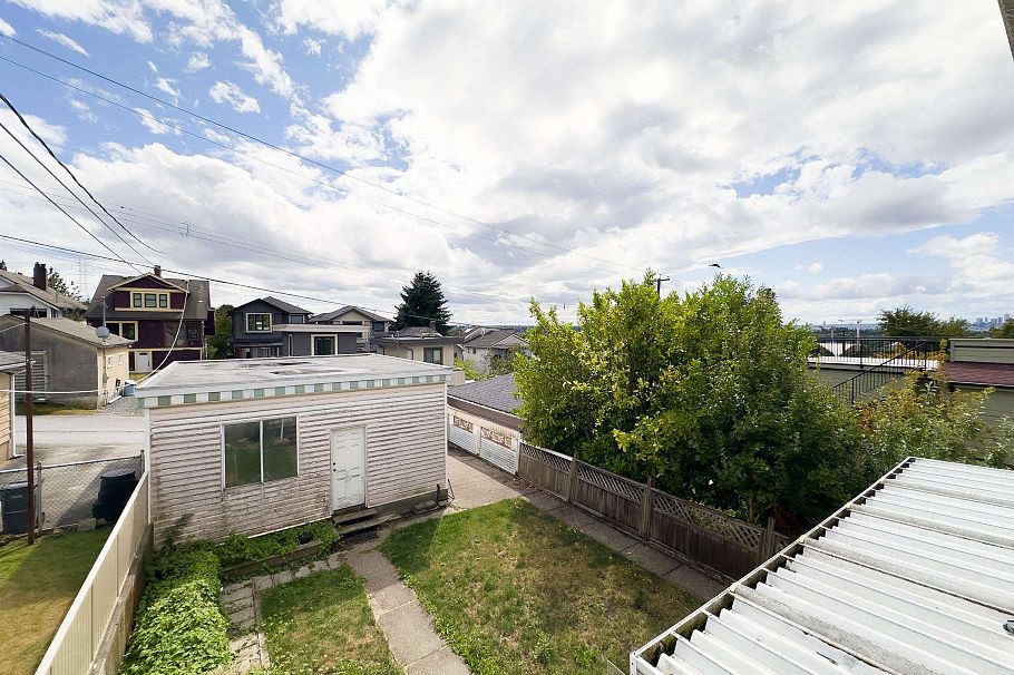 3630 Cambridge Street Vancouver, BC - 36