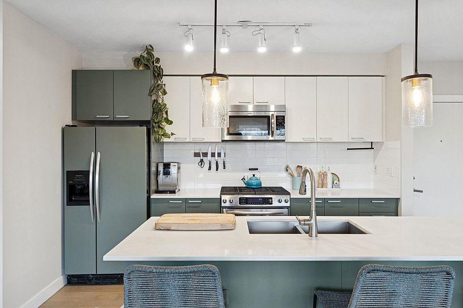 403 1330 Marine Drive North Vancouver, BC - 11