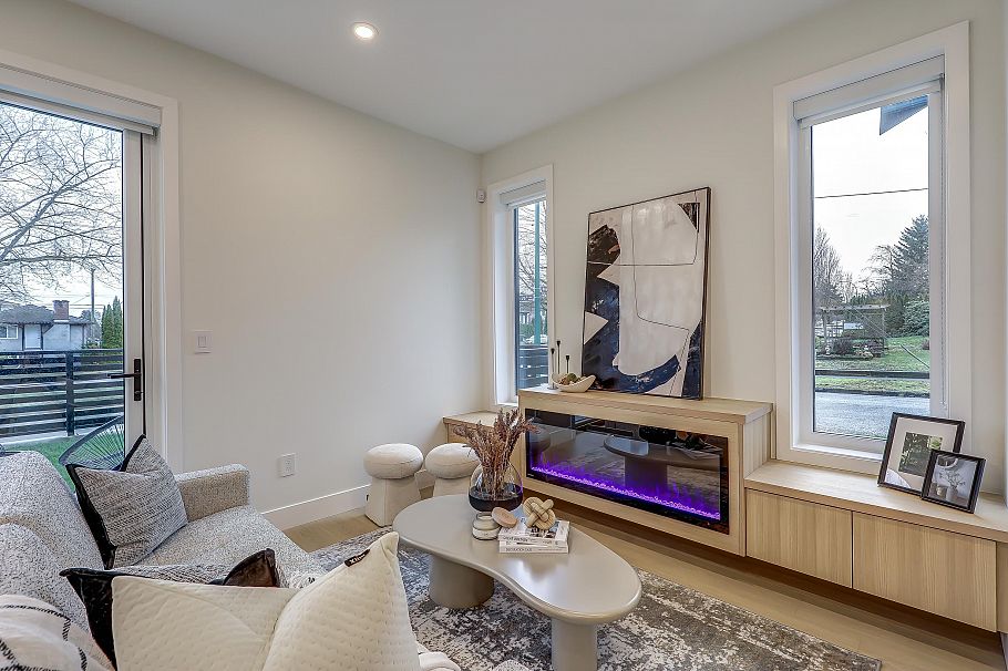 2 3695 E 26 Avenue Vancouver, BC - 9